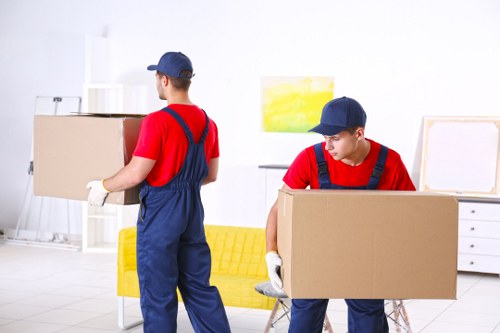 Removal truck hire for local Hampton Hill house moves