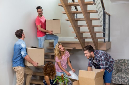 Moving van service for homes and flats in Hampton Hill