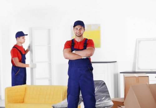 Moving van service for flats and family homes in Hampton Hill